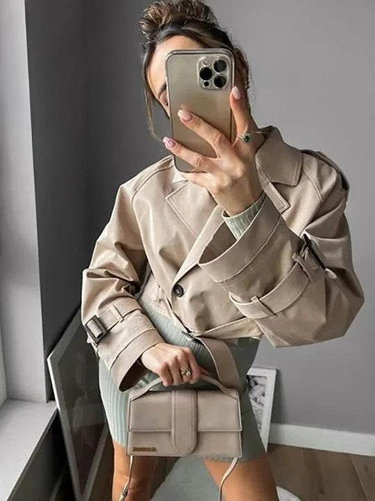 Langärmelige Jacke mit Gürtel und Kurzarm im Trench-Style