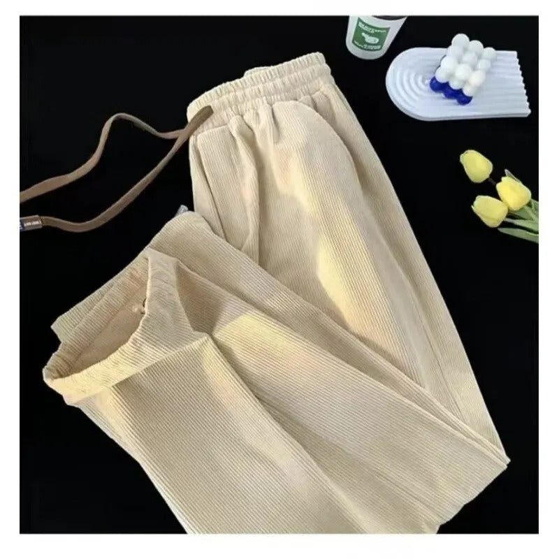 Lose Kordhose