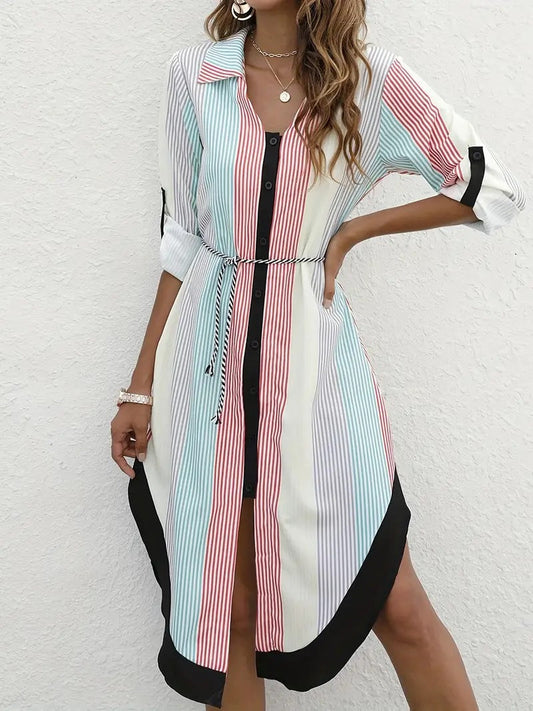 Bunt gestreiftes Kleid