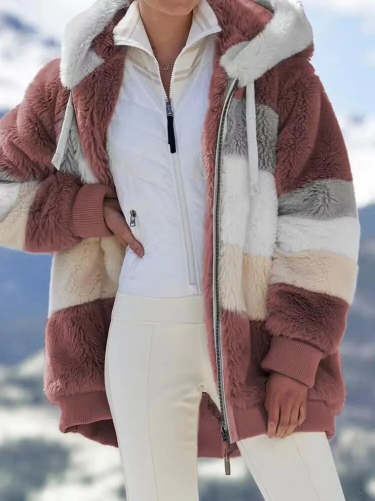 Jacke mit Kapuze und Kordelzug aus Kunstfell