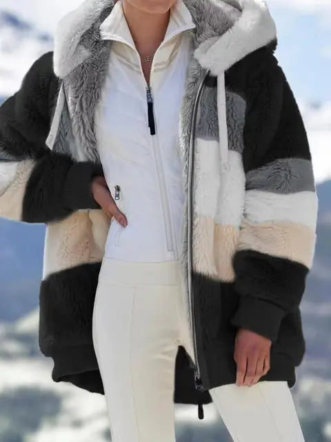 Jacke mit Kapuze und Kordelzug aus Kunstfell