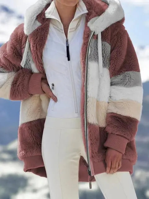 Jacke mit Kapuze und Kordelzug aus Kunstfell