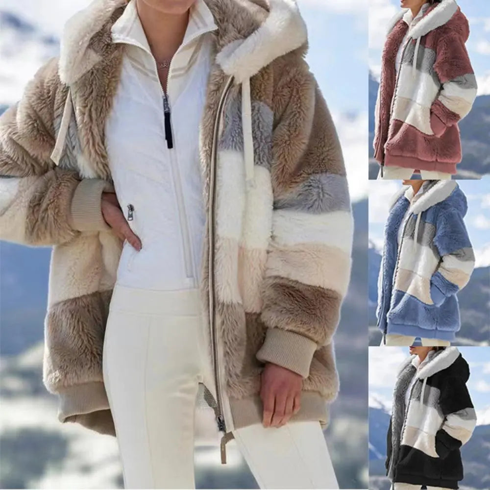 Jacke mit Kapuze und Kordelzug aus Kunstfell