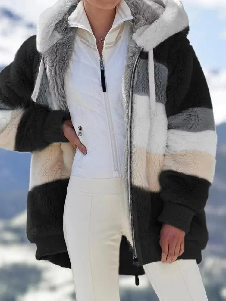 Jacke mit Kapuze und Kordelzug aus Kunstfell