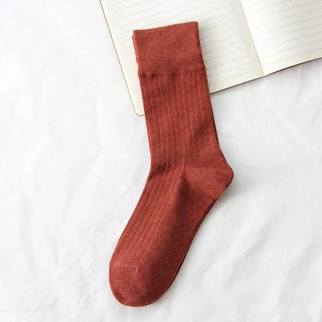 Hohe Socken für Frauen im Winter