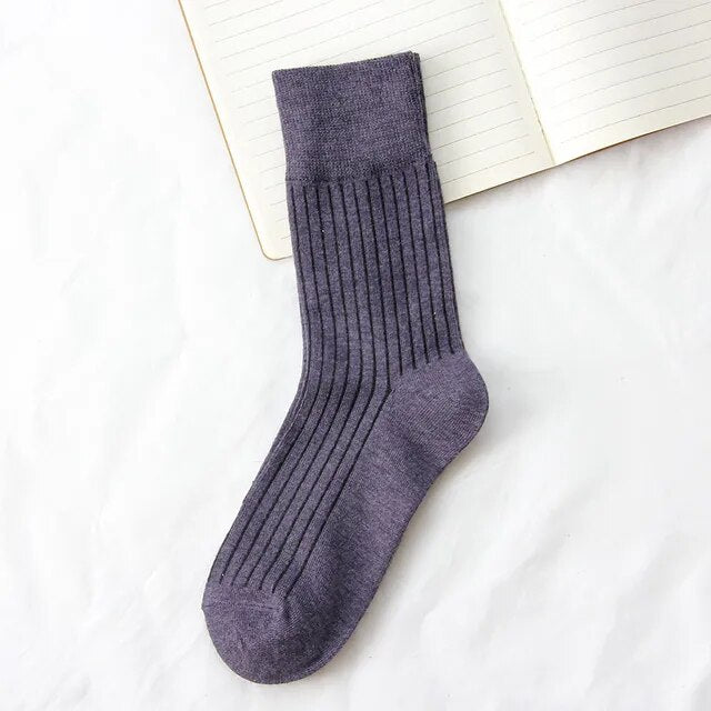 Hohe Socken für Frauen im Winter