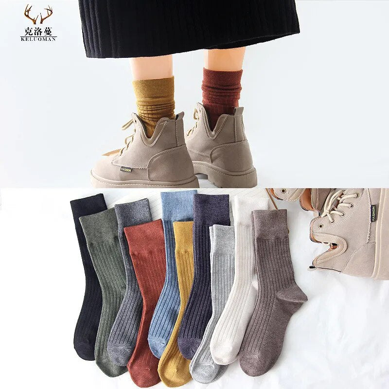 Hohe Socken für Frauen im Winter
