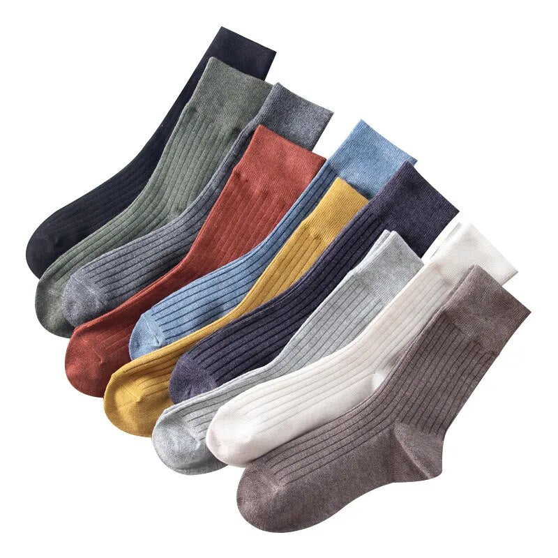 Hohe Socken für Frauen im Winter