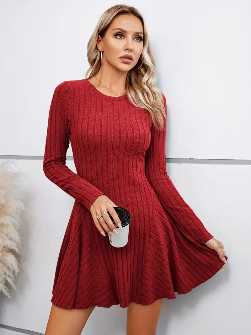 Langärmeliges Kleid mit Schlagseite