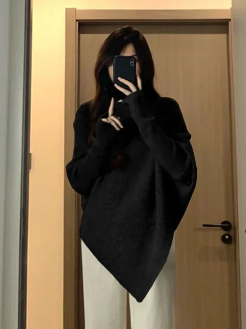 Asymmetrischer Pullover aus Strick
