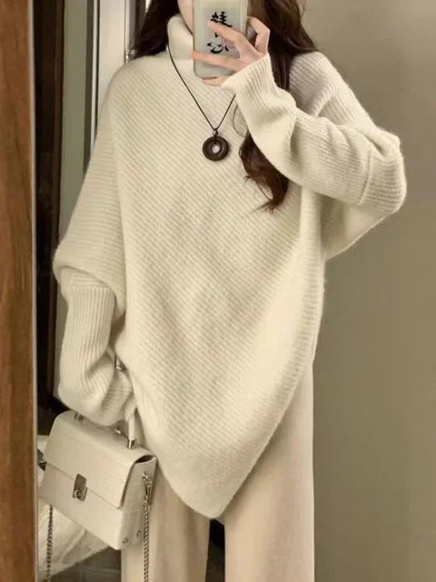 Asymmetrischer Pullover aus Strick