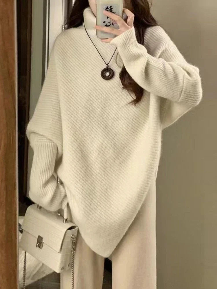 Asymmetrischer Pullover aus Strick