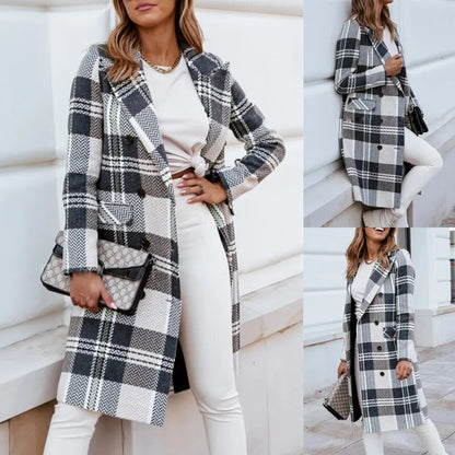 Elegant wool coat with folded collar