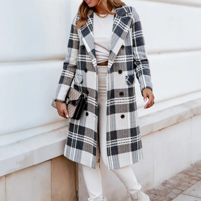 Elegant wool coat with folded collar