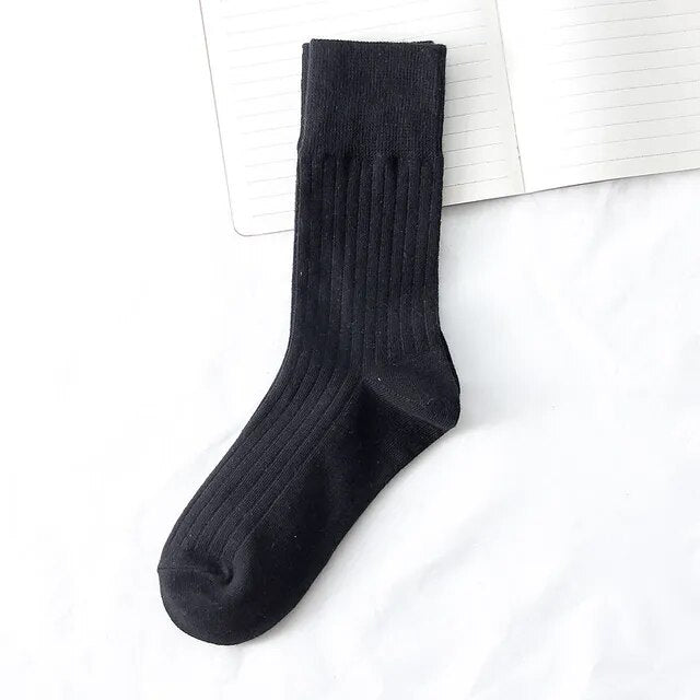 Hohe Socken für Frauen im Winter