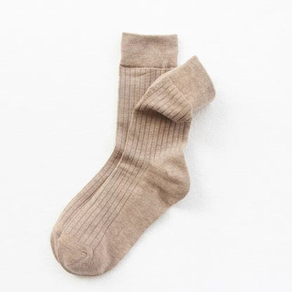 Hohe Socken für Frauen im Winter